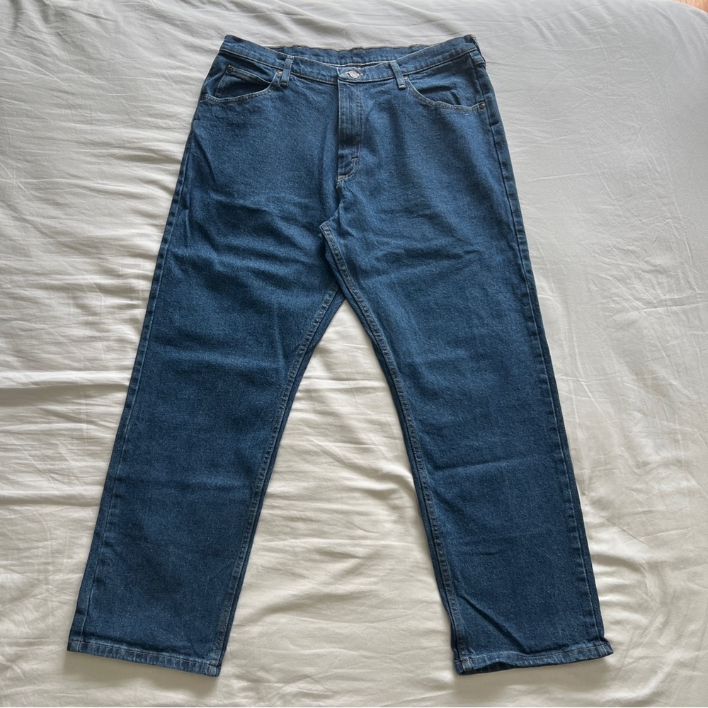 Wrangler Jeans Men's 36x30 Straight Cut Relaxed Fit Dark Blue Wash Denim